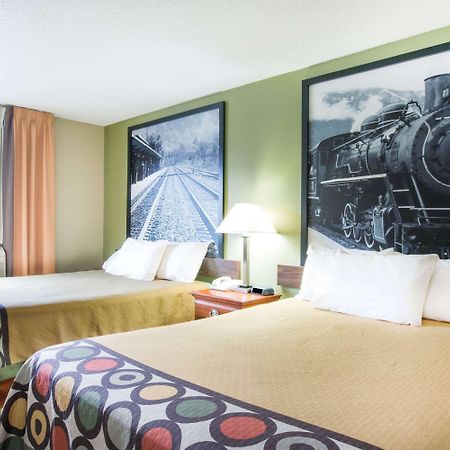 Super 8 By Wyndham Beckley Hotel Bagian luar foto