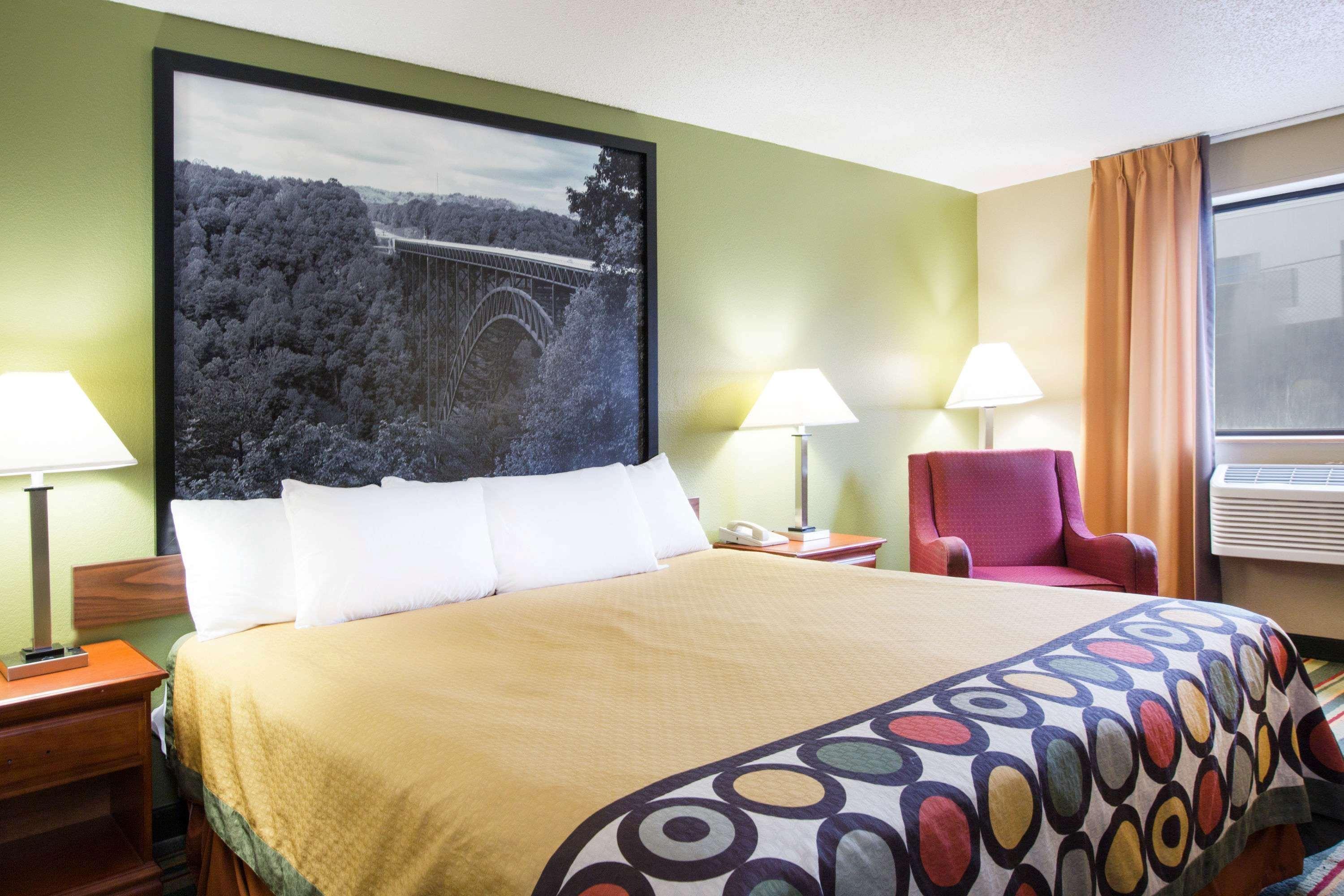 Super 8 By Wyndham Beckley Hotel Bagian luar foto