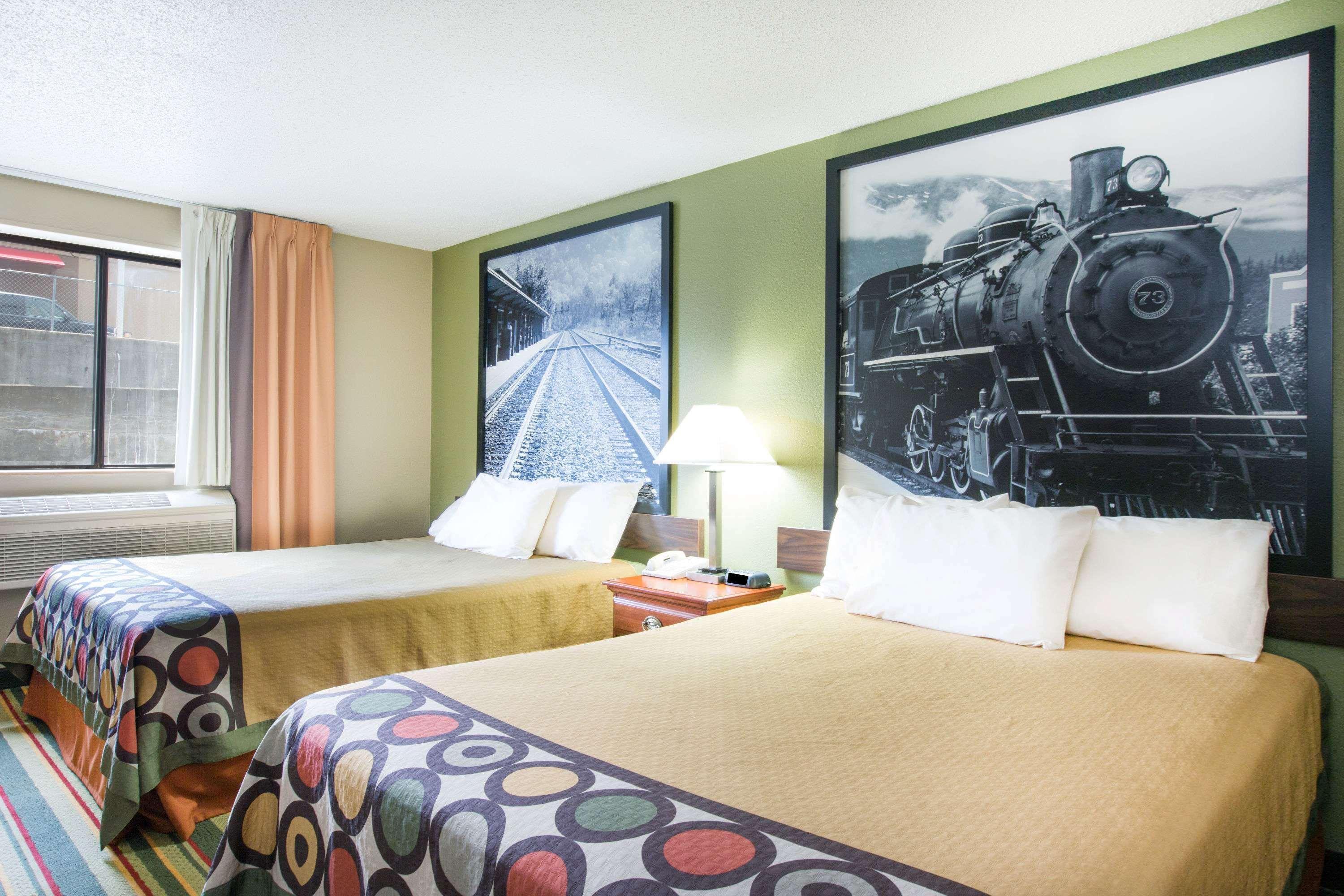 Super 8 By Wyndham Beckley Hotel Bagian luar foto