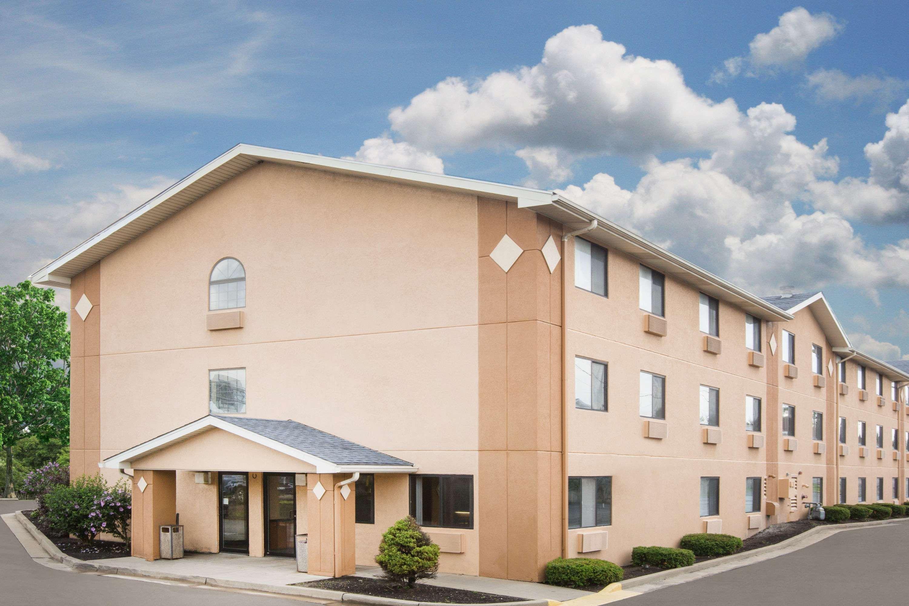 Super 8 By Wyndham Beckley Hotel Bagian luar foto