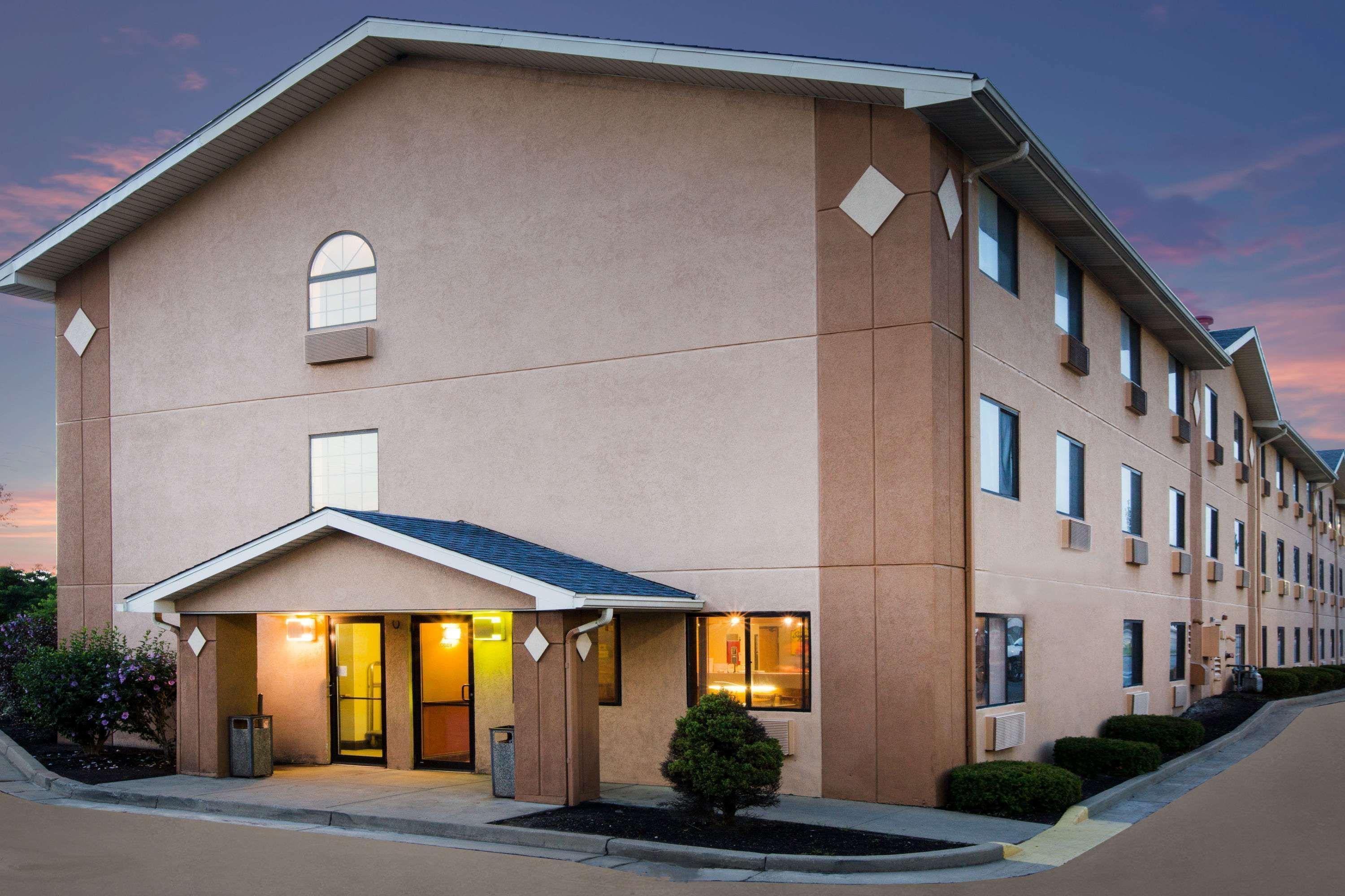 Super 8 By Wyndham Beckley Hotel Bagian luar foto