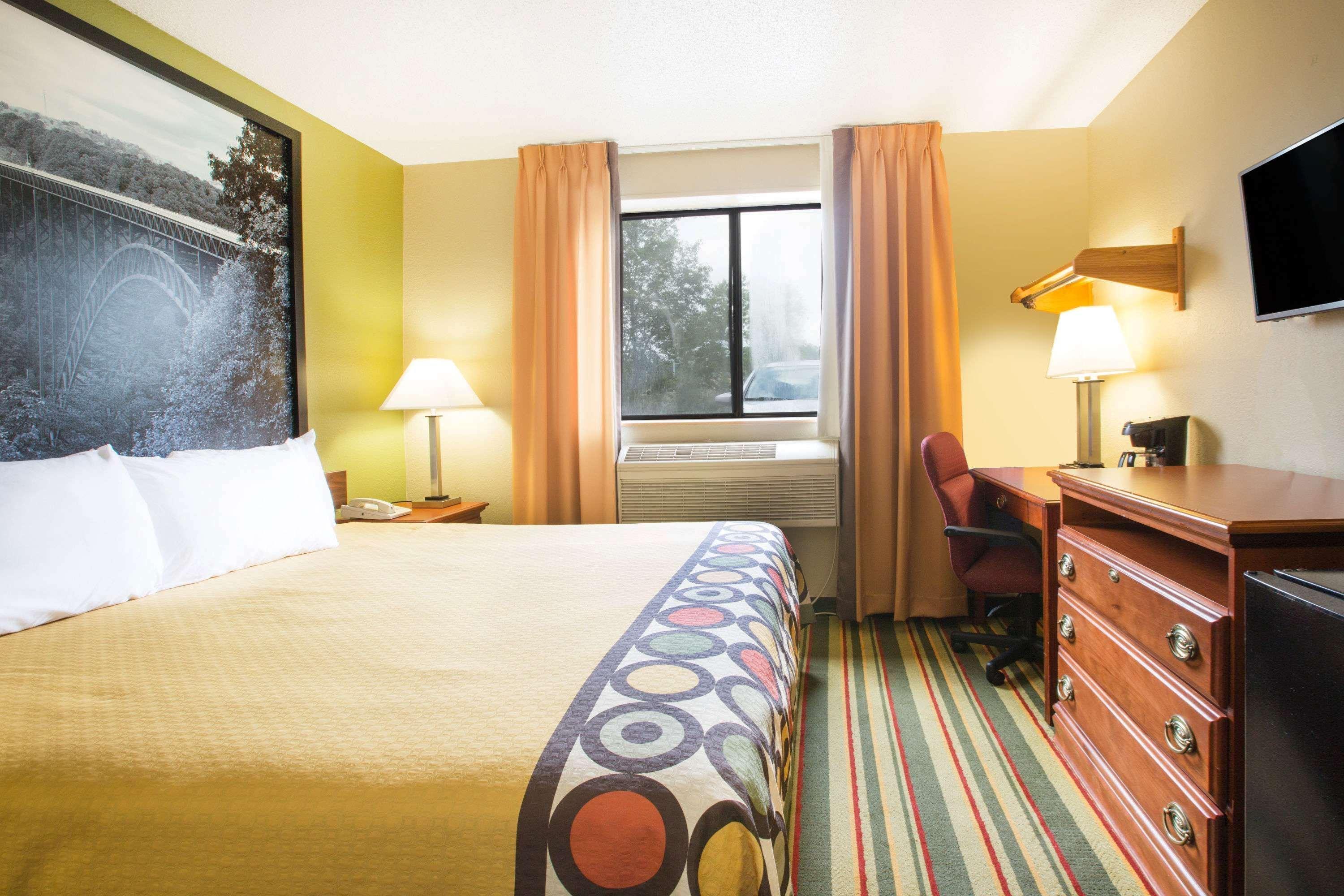 Super 8 By Wyndham Beckley Hotel Bagian luar foto