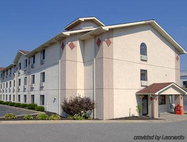 Super 8 By Wyndham Beckley Hotel Bagian luar foto