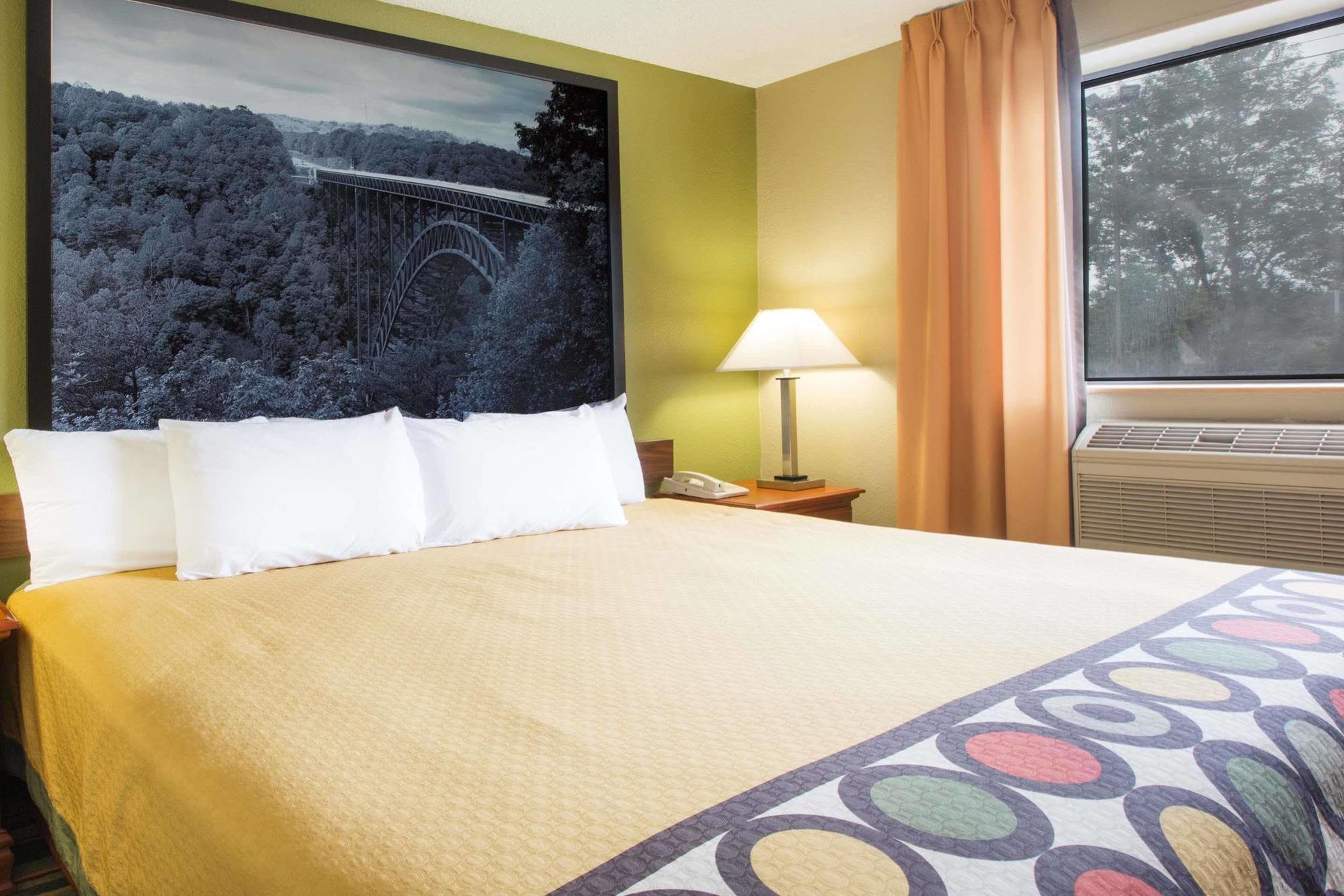 Super 8 By Wyndham Beckley Hotel Bagian luar foto